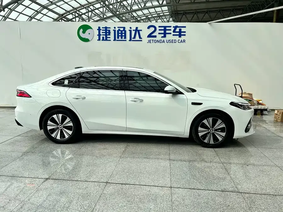 Geely Galaxy A7 Galaxy A7 2025 EM-i 150km Explorer+ Edition 2025 — миниатюра 3