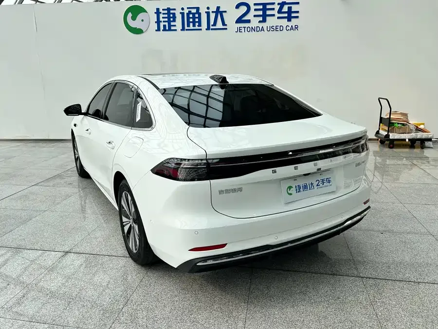 Geely Galaxy A7 Galaxy A7 2025 EM-i 150km Explorer+ Edition 2025 — миниатюра 4