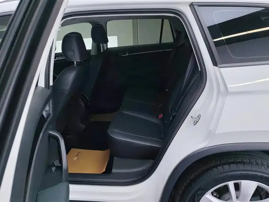 Skoda Kodiaq Kodiak 2024 TSI330 5-seater two-wheel drive powerful version 2024 — миниатюра 5
