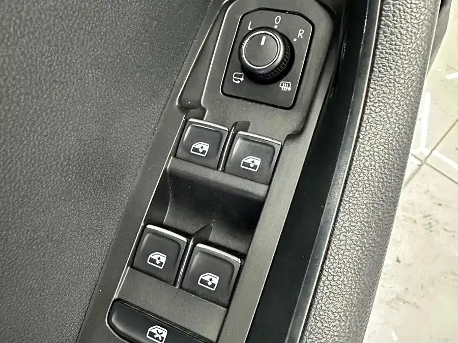 Skoda Karoq Korok 2022 TSI280 Premium Edition 2022 — миниатюра 5