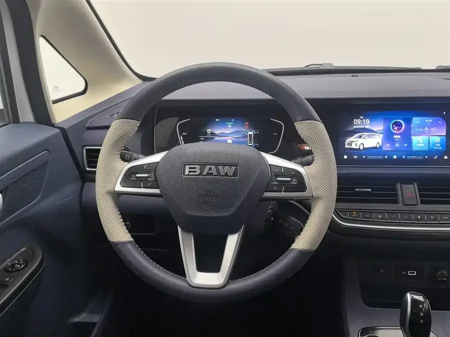 BAW Ruisheng Ace M7 New Energy Ruisheng Ace M7 New Energy 2025 Model 320KM Luxury Mid-size Commercial Vehicle 9-seater 2025 — миниатюра 5