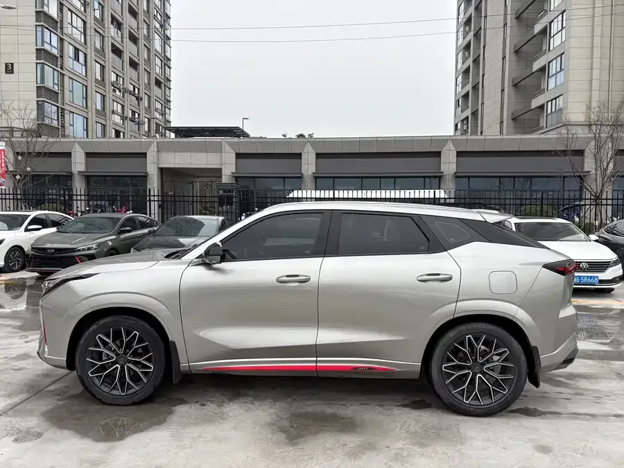 Oshan Z6 Changan Auchan Z6 2022 Blue Whale 1.5T DCT smart collar model 2023 — миниатюра 2