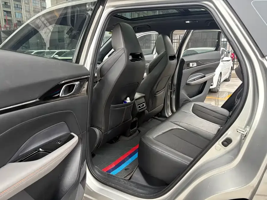 Oshan Z6 Changan Auchan Z6 2022 Blue Whale 1.5T DCT smart collar model 2023 — миниатюра 4