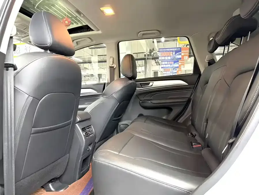 Haval M6 Haval M6 2023 PLUS 1.5T DCT Luxury Smart Connected Edition 2023 — миниатюра 2