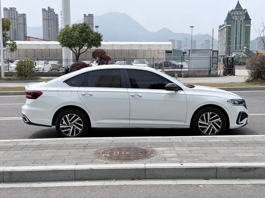Volkswagen Lavida Lavida 2023 300TSI DSG Starry Sky Edition 2023 — миниатюра 5