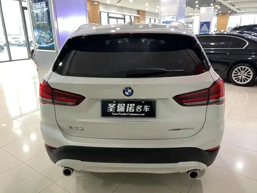 BMW X1 2022 sDrive25Li Leading Edition 2022 — миниатюра 2