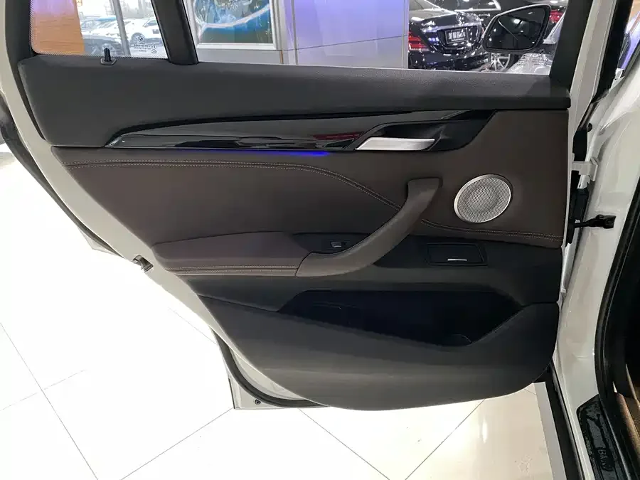 BMW X1 2022 sDrive25Li Leading Edition 2022 — миниатюра 5