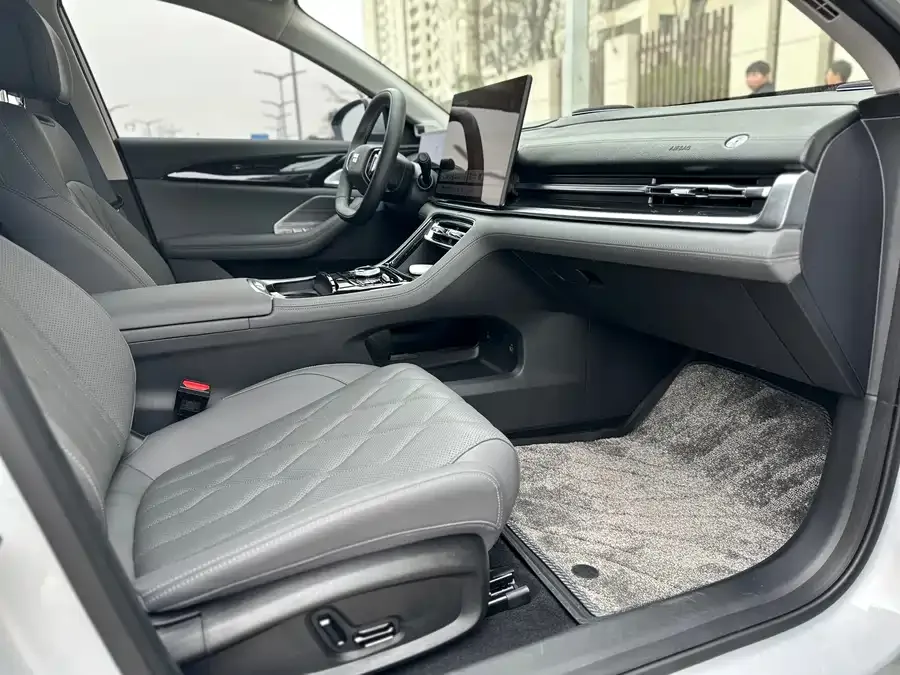 Geely Galaxy A7 Galaxy A7 2025 EM-i 150km Explorer+ Edition 2025 — миниатюра 2