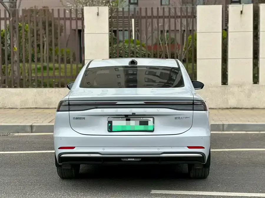 Geely Galaxy A7 Galaxy A7 2025 EM-i 150km Explorer+ Edition 2025 — миниатюра 3
