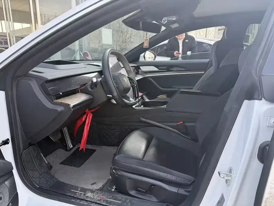 NETA Nezha S Nezha S 2022 extended range version 1160km rear-wheel drive large version 2023 — миниатюра 2