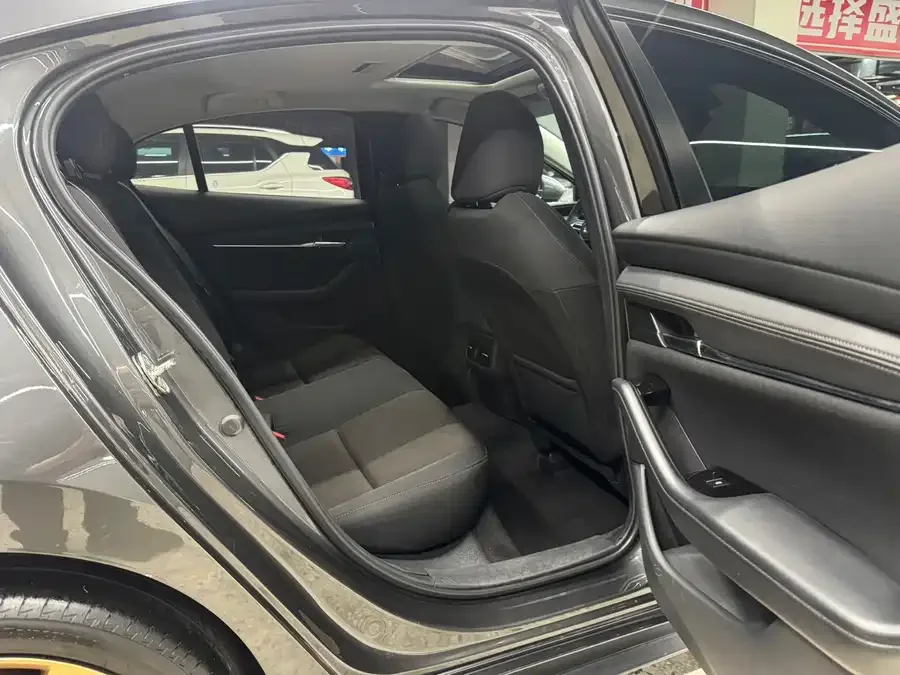 Mazda Axela Mazda3 Angkesela 2021 2.0L automatic quality version 2022 — миниатюра 5