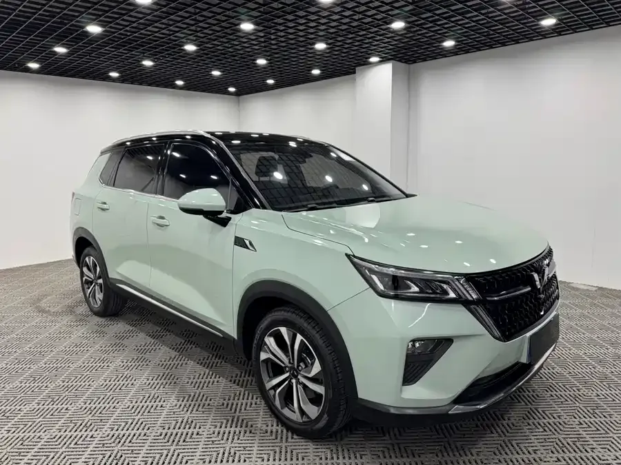 Wuling Xingchen Wuling Xingchen 2021 1.5T CVT Xinghui Edition 2022 — фото 1, купить с доставкой в Москву
