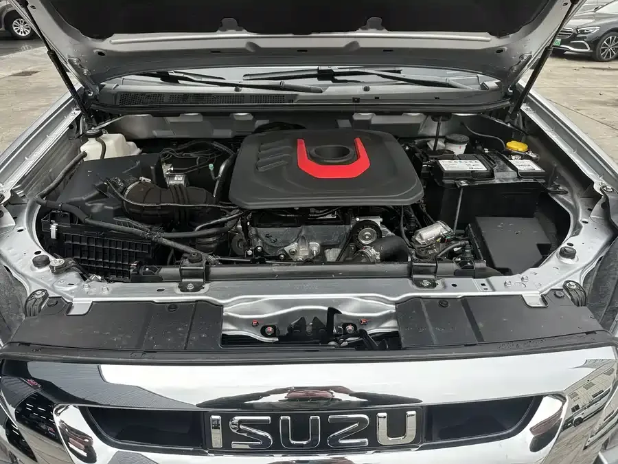 Isuzu mu-X mu-X Shepherd 2022 2.0T gasoline automatic four-wheel drive 7-seater 2022 — миниатюра 5