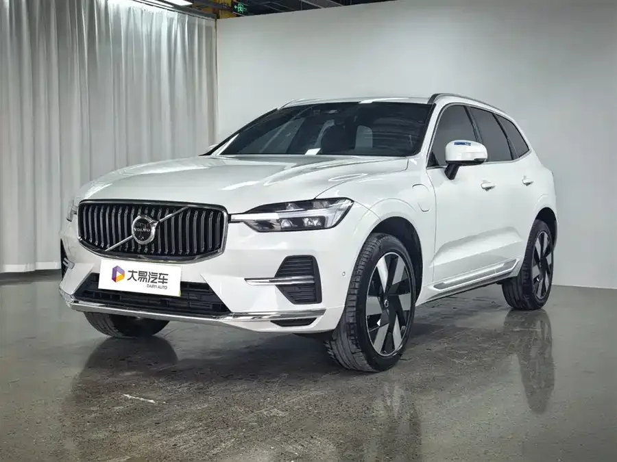 Volvo XC60 Plug-in Hybrid 2025 Plug-in Hybrid Long-range Four-wheel Drive Zhiyuan Luxury Edition 2025 — фото 1, купить с доставкой в Москву
