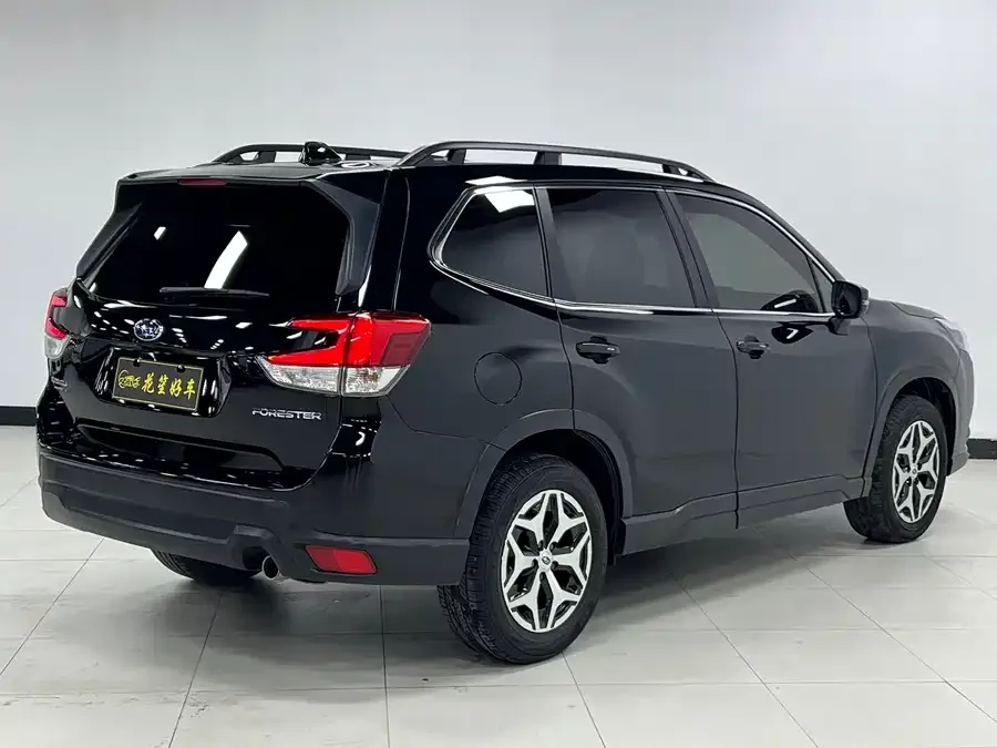 Subaru Forester 2022 Forester 2.0i AWD Luxury Edition 2022 — миниатюра 4