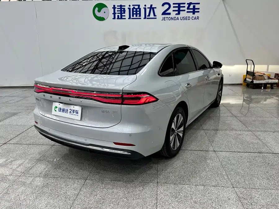 Geely Galaxy A7 Galaxy A7 2025 EM-i 150km Explorer+ Edition 2025 — миниатюра 2