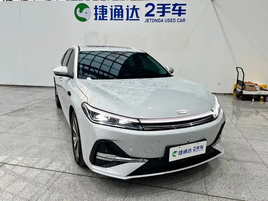Geely Galaxy A7 Galaxy A7 2025 EM-i 150km Explorer+ Edition 2025 — миниатюра 3