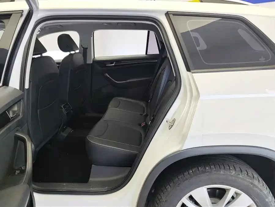 Skoda Kodiaq Kodiak 2024 TSI330 5-seater two-wheel drive powerful version 2024 — миниатюра 5