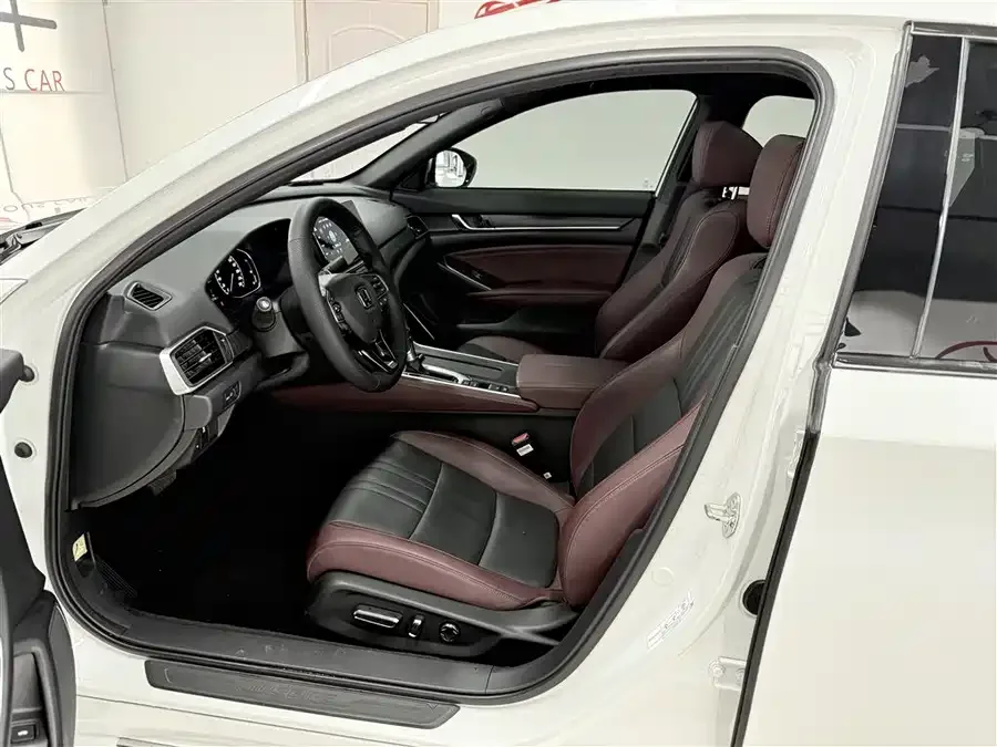 Honda Inspire 2023 Insignia 260TURBO Fine Edition 2023 — миниатюра 4