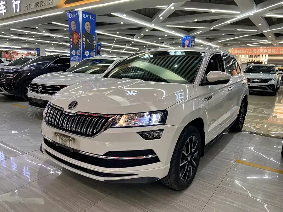 Skoda Karoq Korok 2022 TSI280 Deluxe Edition 2022 — фото 1, купить с доставкой в Москву