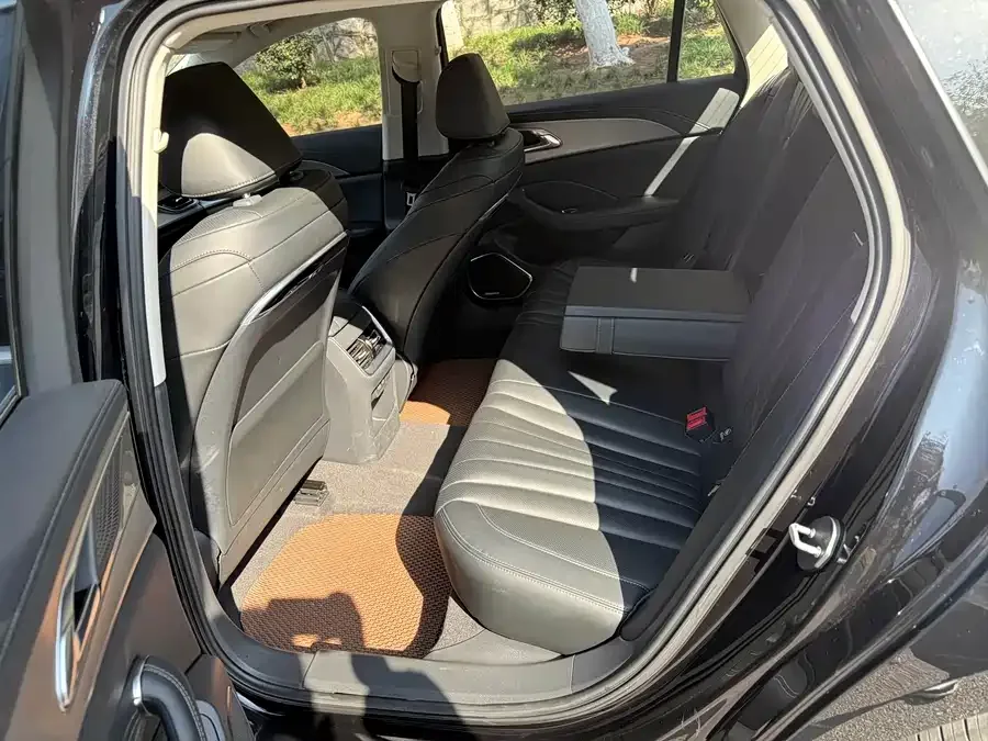 Hongqi H5 Hongqi H5 2023 1.5T DCT Zhilian Qiyun Edition 2023 — миниатюра 3