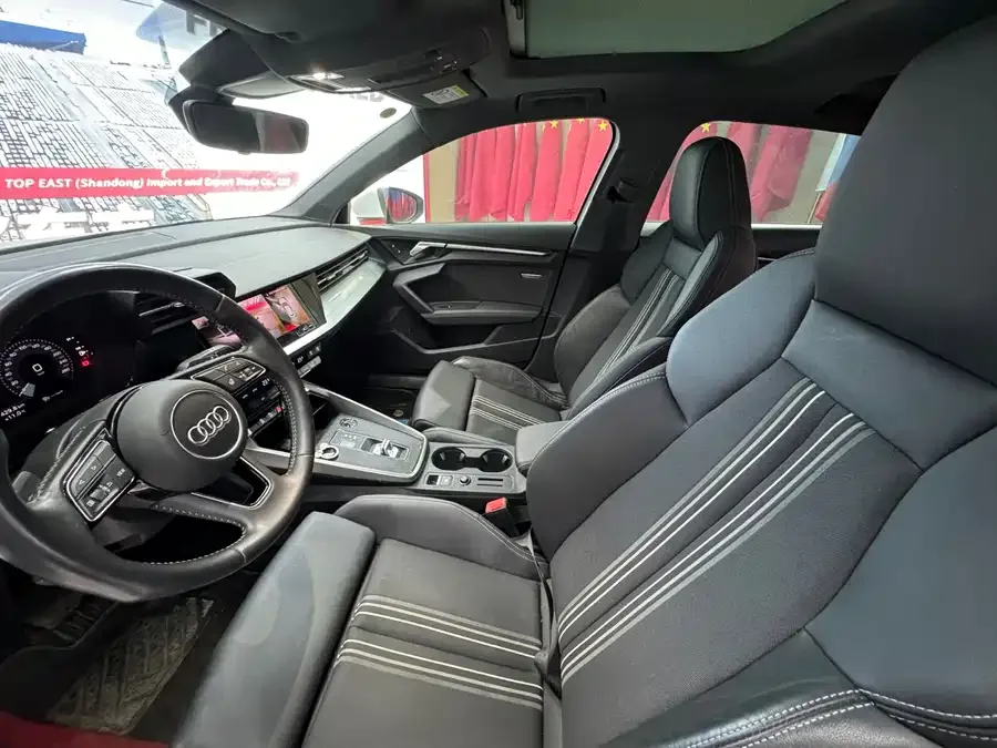 Audi A3 2021 Sportback 35 TFSI stylish and sporty 2022 — миниатюра 4