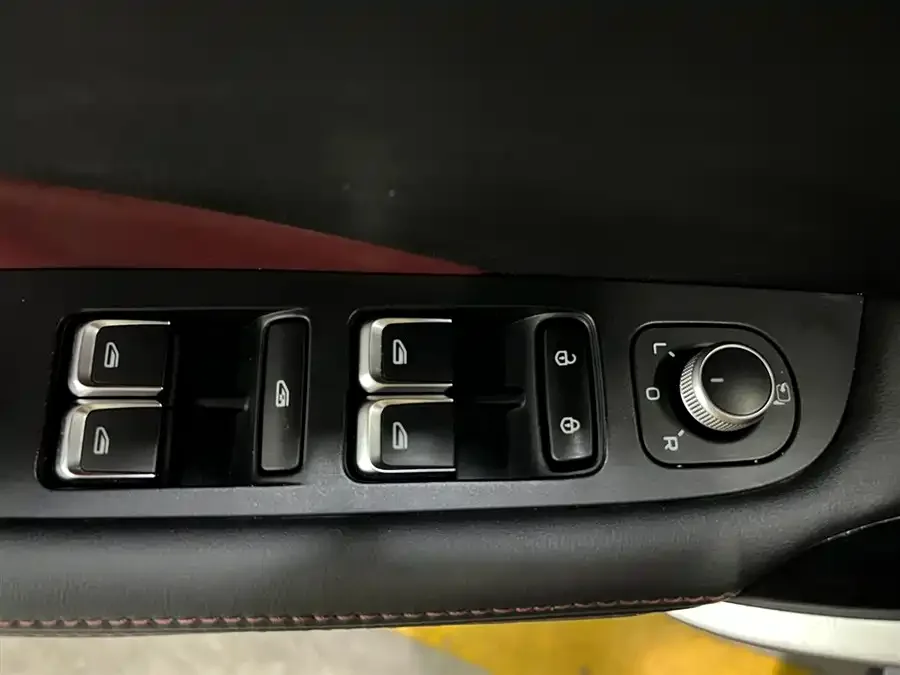 Geely Coolray SX11 Binyue 2021 1.4T DCT Diamond Edition 2022 — миниатюра 3