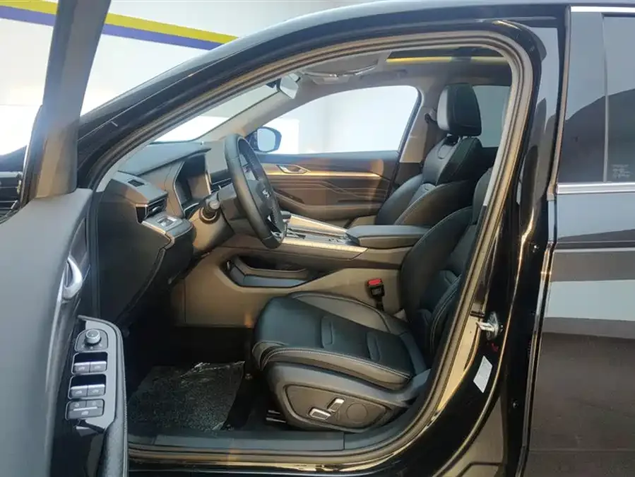 Geely Xingrui Xingrui 2023 2.0TD Luxury 2023 — миниатюра 3