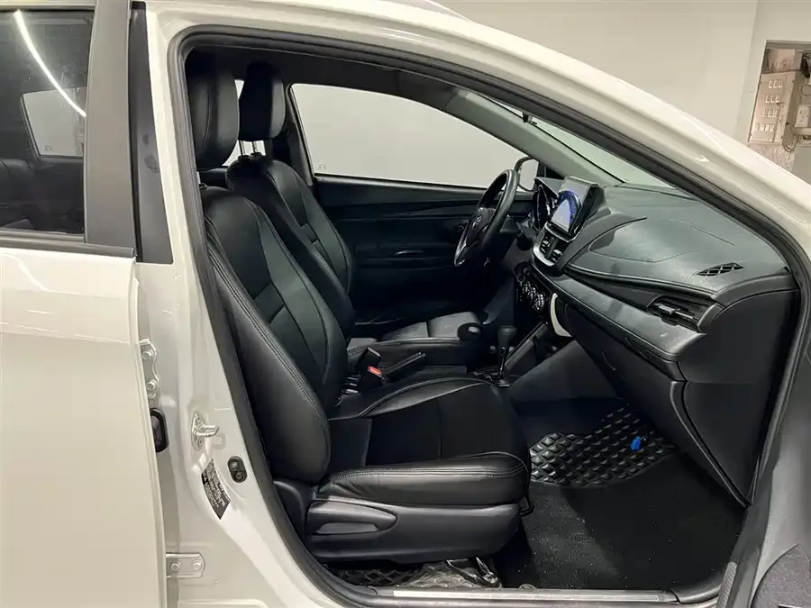 Toyota YARiS L YARiS L 2022 YARiS X 1.5L CVT Leading PLUS Edition 2022 — миниатюра 5
