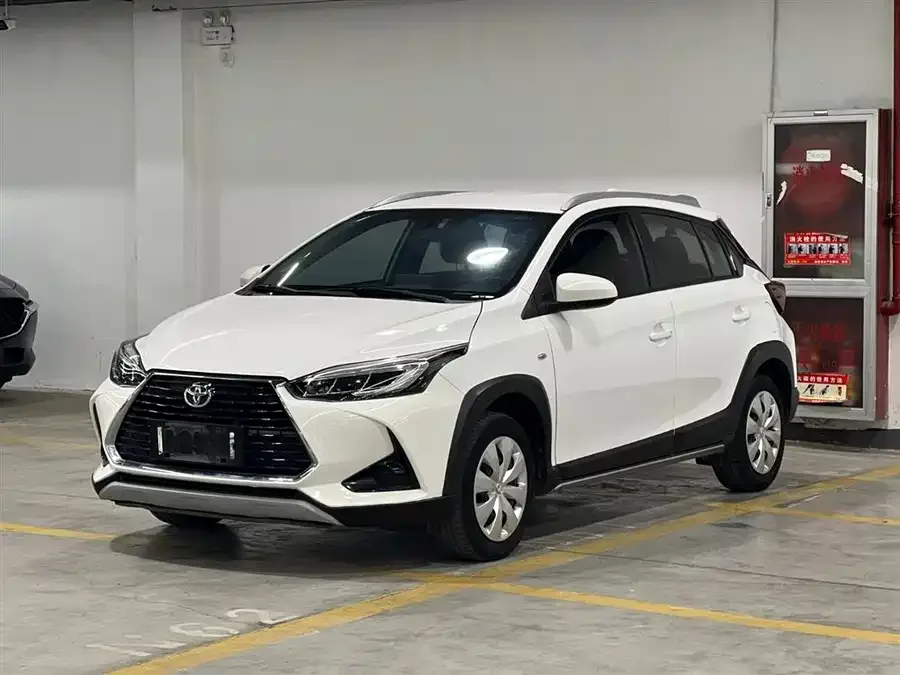 Toyota YARiS L YARiS L 2022 YARiS X 1.5L CVT Leading PLUS Edition 2022 — фото 1, купить с доставкой в Москву