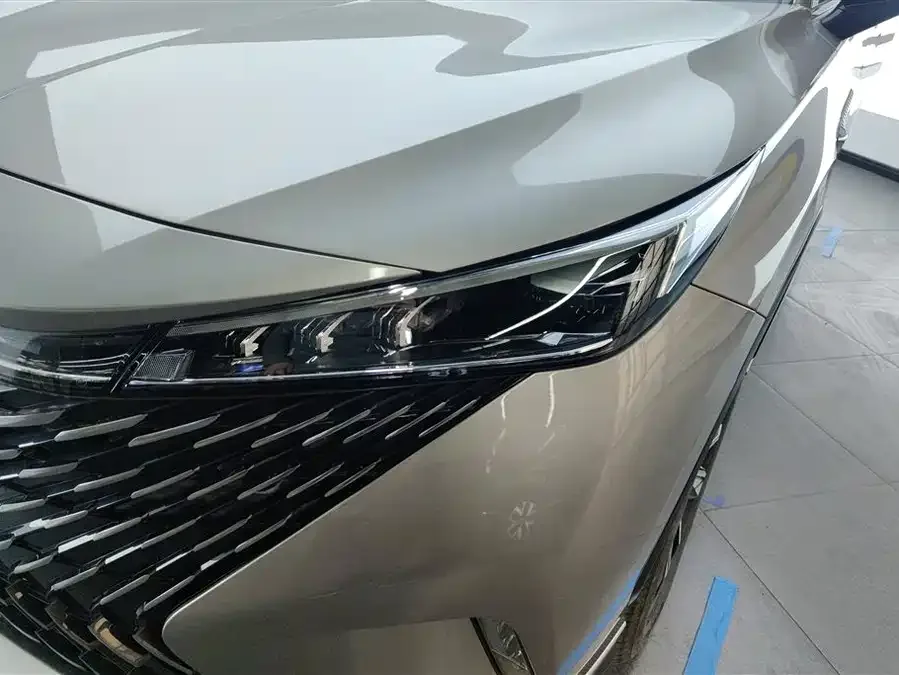 Roewe RX5 New Energy Roewe RX5 New Energy 2023 eRX5 Super Hybrid Superior Edition 2026 — миниатюра 2