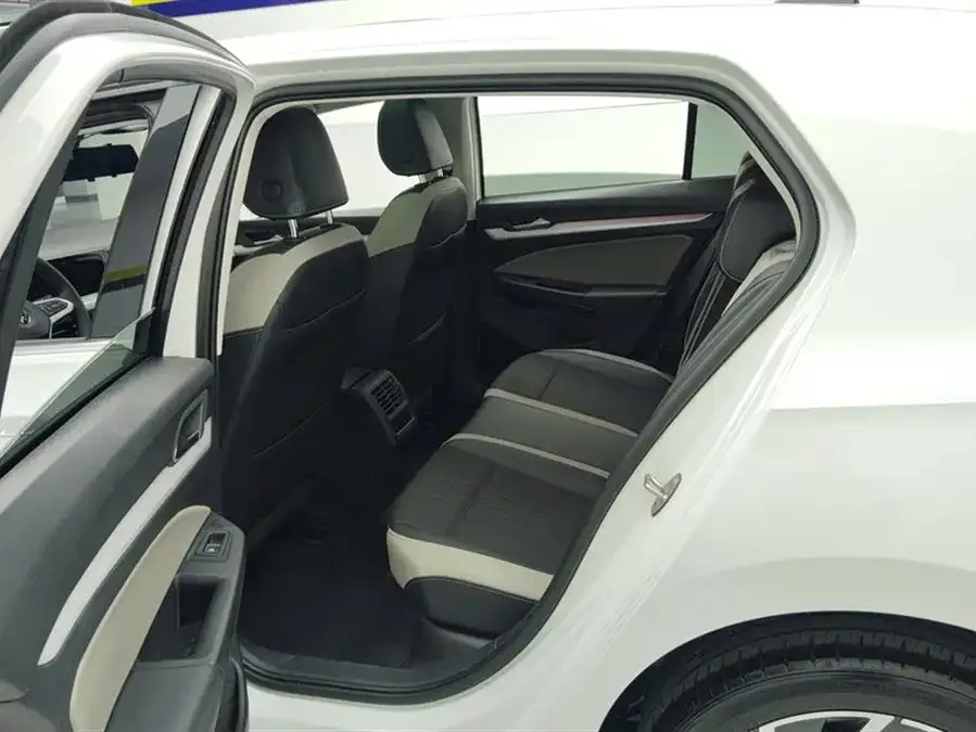 Volkswagen golf Golf 2021 200TSI DSG Pro 2023 — миниатюра 5