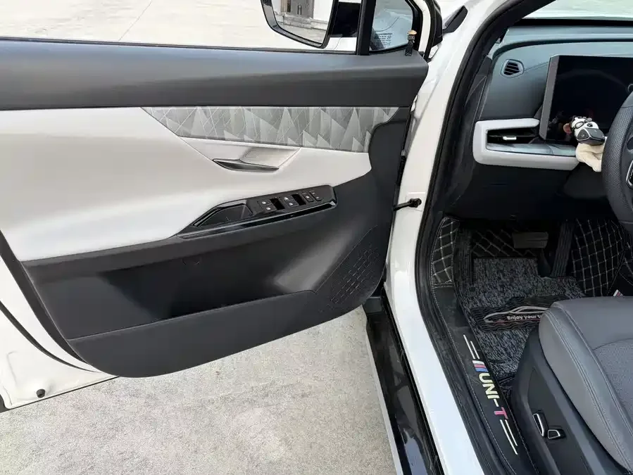 Changan UNI-T Changan UNI-T 2023 Second Generation 1.5T Sports Edition Premium 2024 — миниатюра 2