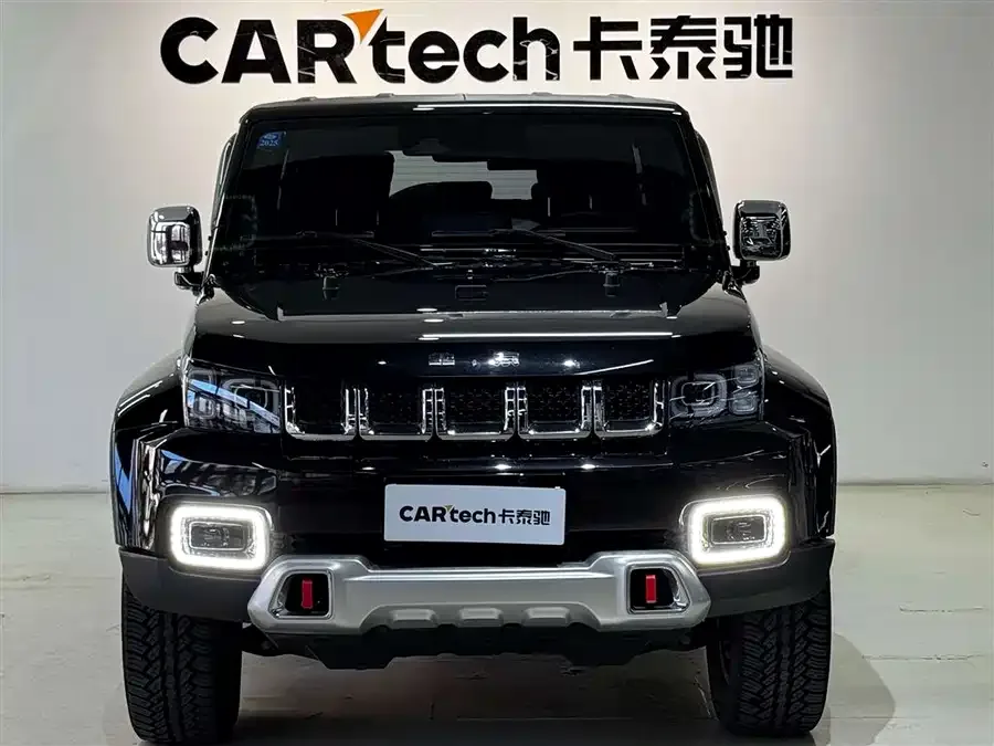 BAIC BJ40 Beijing Off-road BJ40 2023 2.0T Automatic 4WD City Hunter Edition Knight Edition 2023 — миниатюра 3
