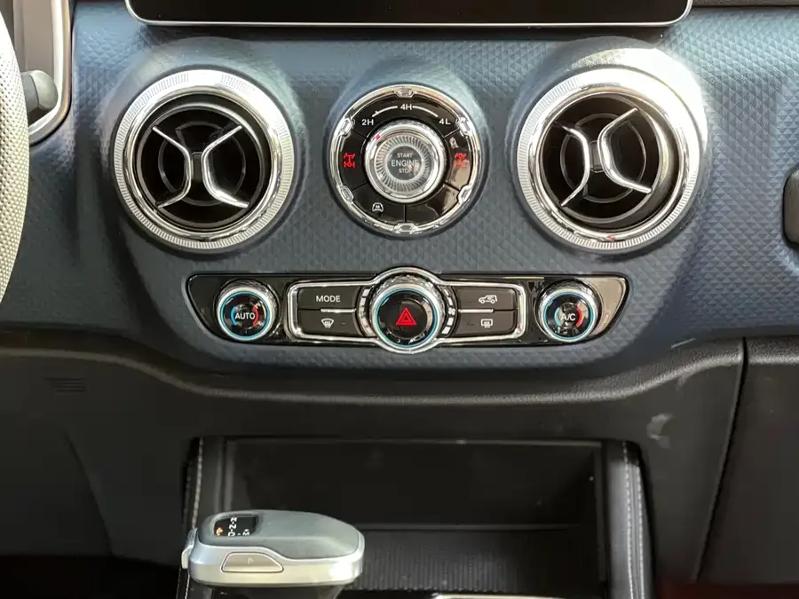 BAIC BJ40 Beijing Off-road BJ40 2022 2.0T Automatic 4WD Touring Tower Champion Edition 2022 — миниатюра 4