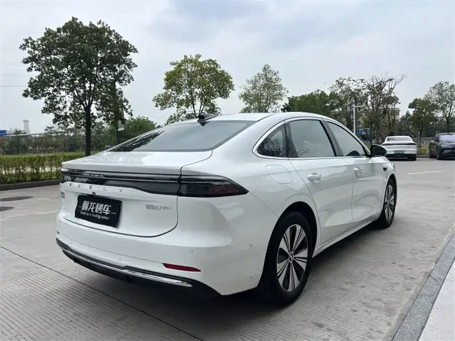 Geely Galaxy A7 Galaxy A7 2025 EM-i 150km Long Range Edition 2025 — миниатюра 3