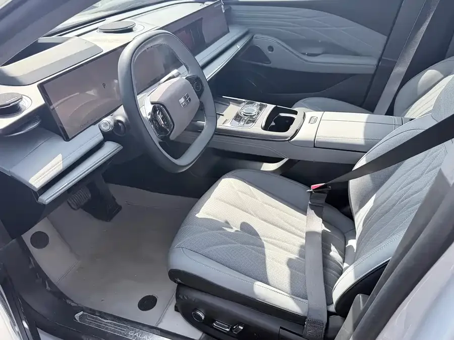 Geely Galaxy E8 Galaxy E8 2024 665km RWD Starship Smart Driving Edition 2025 — миниатюра 2