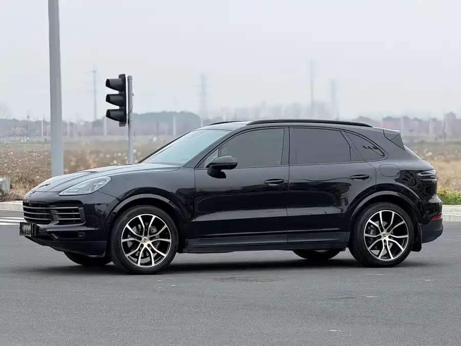 Porsche Cayenne New Energy Cayenne New Energy 2023 Cayenne E-Hybrid 2.0T 2023 — фото 1, купить с доставкой в Москву