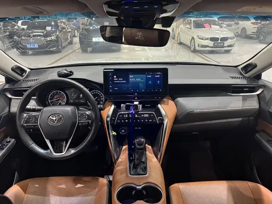 Toyota Venza Venza 2022 2.0L CVT 2WD Premium Edition 2022 — миниатюра 4