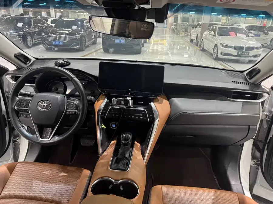 Toyota Venza Venza 2022 2.0L CVT 2WD Premium Edition 2022 — миниатюра 5