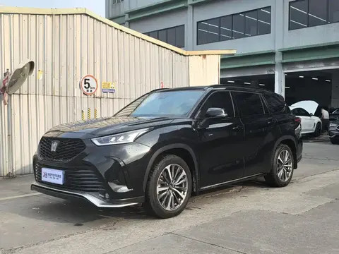 Toyota Crown Land 2025 купить в Москве