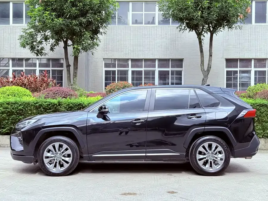 Toyota Wildlander Wildlander 2023 2.0L CVT 2WD Urban Edition 2023 — миниатюра 3