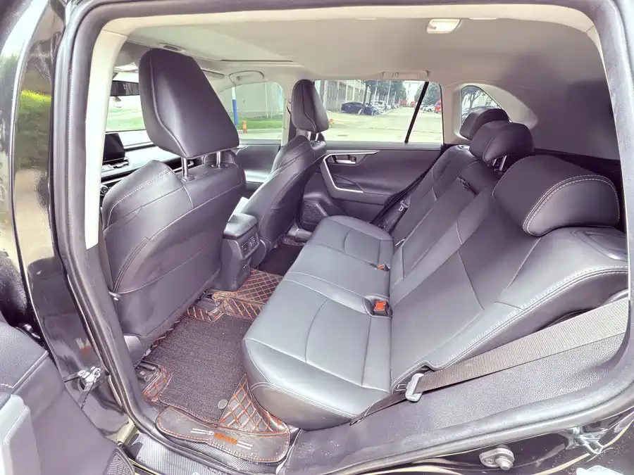 Toyota Wildlander Wildlander 2023 2.0L CVT 2WD Urban Edition 2023 — миниатюра 4