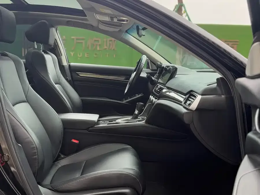 Honda Accord 2022 Accord 260TURBO Fantasy Night Premium Edition 2022 — миниатюра 5