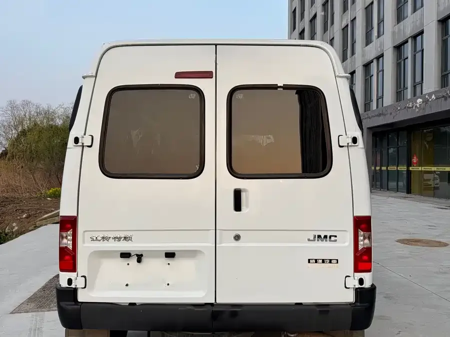Jiangling special Teshun 2021 2.8T Space King Ordinary Model Short Axis Medium High Roof 6-Seater Diesel National VI JX493 2022 — миниатюра 2