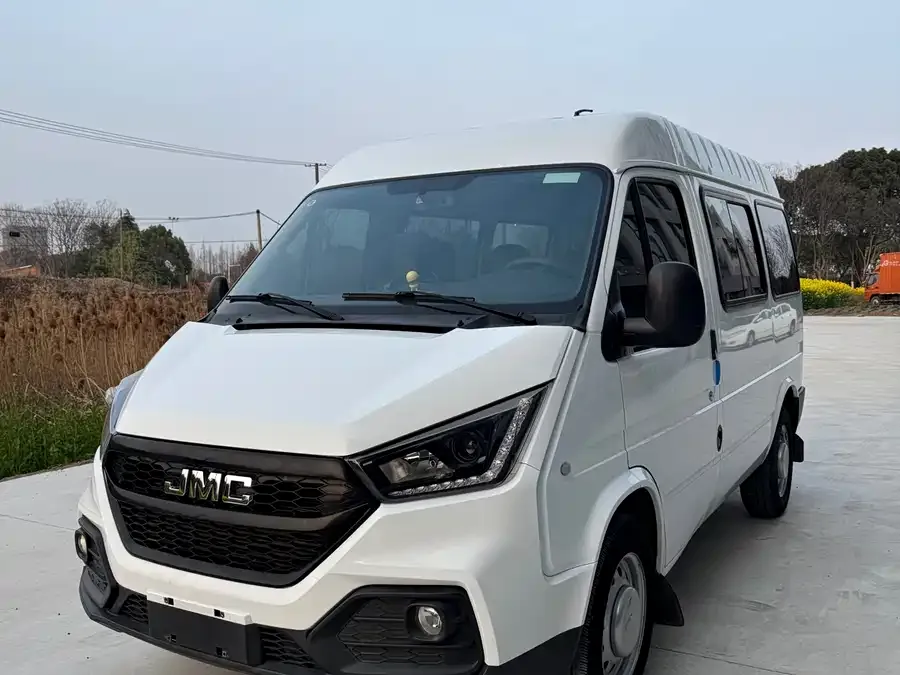 Jiangling special Teshun 2021 2.8T Space King Ordinary Model Short Axis Medium High Roof 6-Seater Diesel National VI JX493 2022 — фото 1, купить с доставкой в Москву