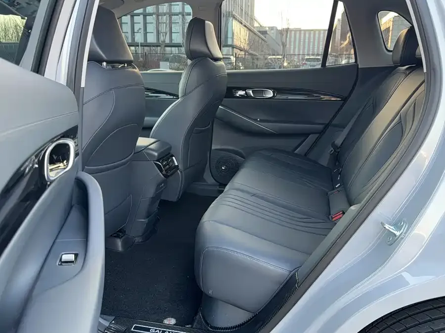 Geely Galaxy E5 Galaxy E5 2024 530km Long Range Edition 2025 — миниатюра 3