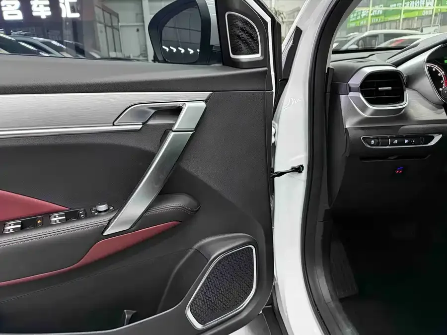 Geely Coolray SX11 Binyue 2021 1.4T DCT Platinum Edition 2022 — миниатюра 3