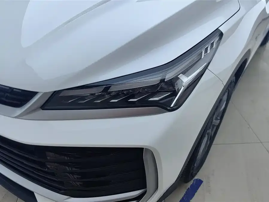 Geely Coolray SX11 Geely Binyue 2025 Model Binyue L 1.5TD DCT Star Diamond 2025 — миниатюра 2
