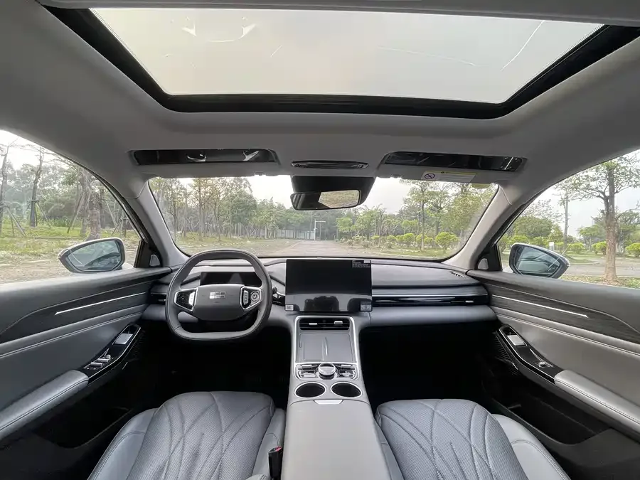 Geely Galaxy L6 Galaxy L6 2025 EM-i 140km Starship Edition 2025 — миниатюра 2